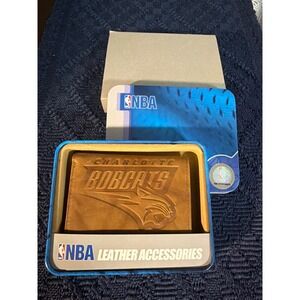 NBA Charlotte Bobcats Brown Leather Trifold Wallet New in Gift Tin